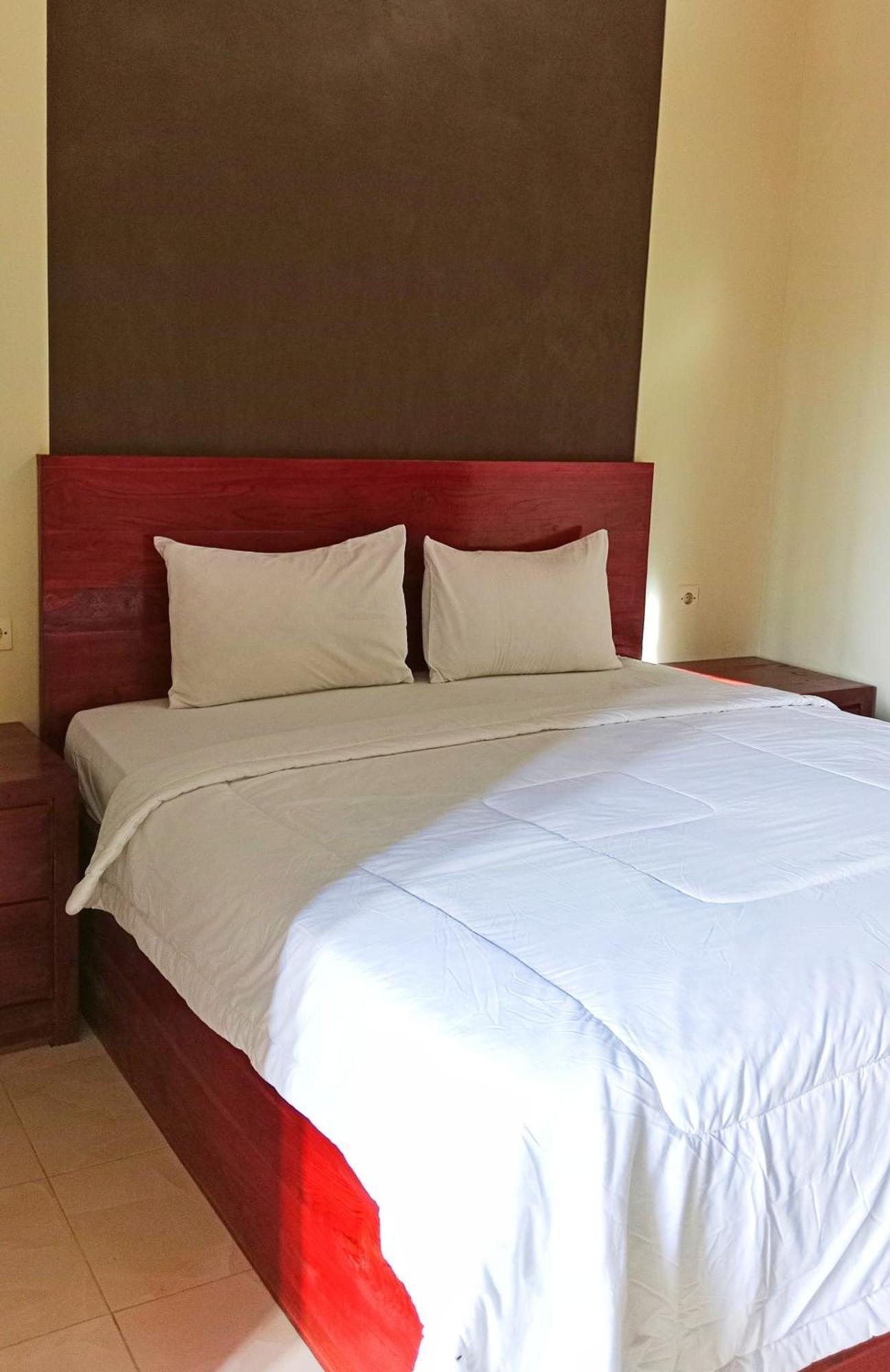 Khalifah Guest House Sumbawa Extérieur photo